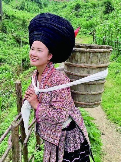 毕节苗绣：飞针走线赶订单