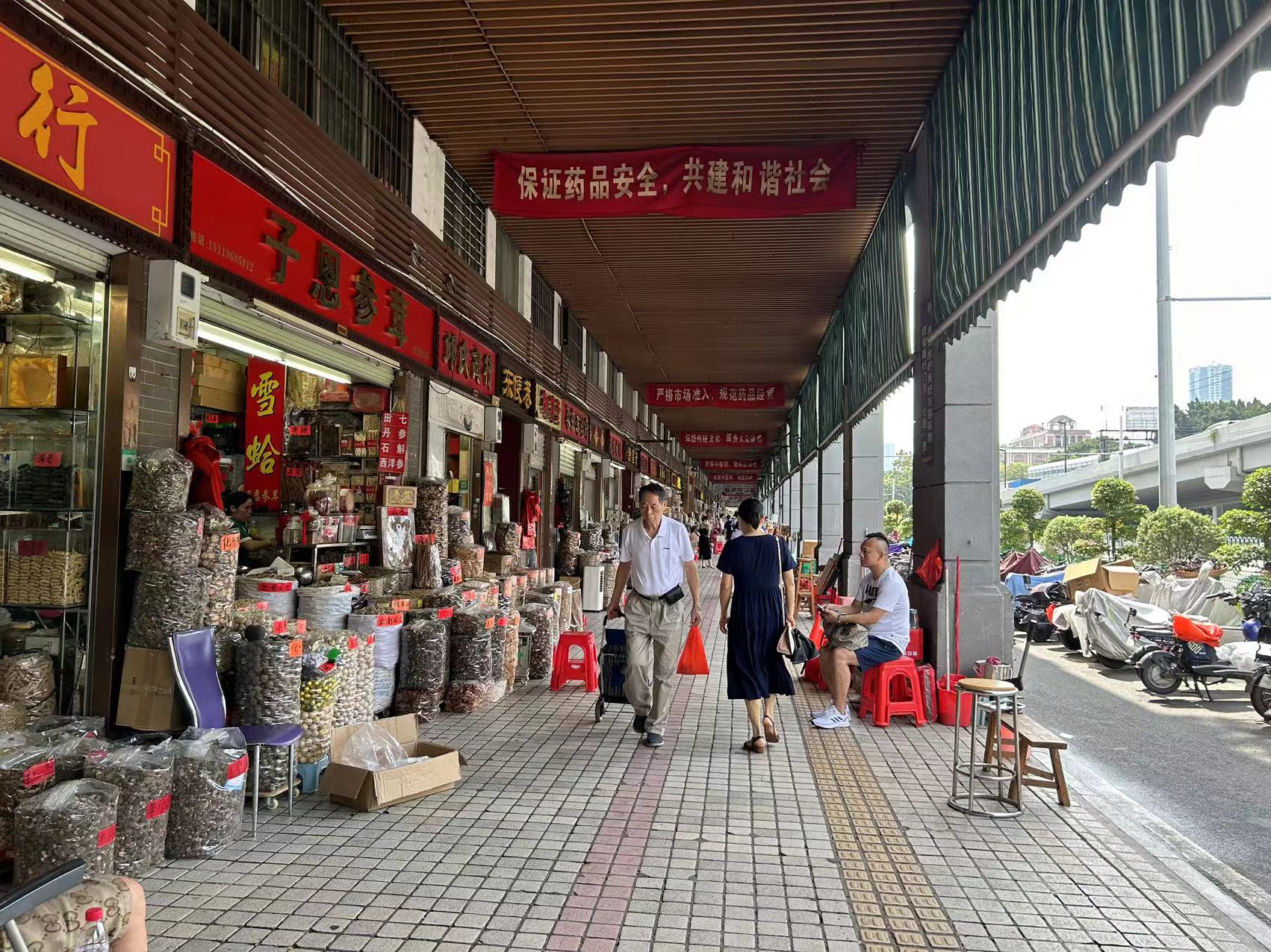 广州清平中药材专业市场 图源：时代周报记者阿力米热/摄